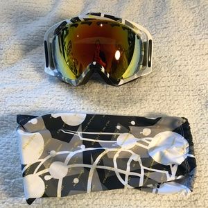 Oakley white ski goggles